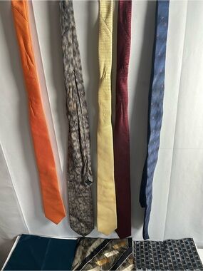 Men’s ties (5) ct  by Weishang, Van Heusen and Crazy Horse with 3 handkerchiefs